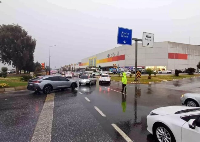 Aydın’da Alışveriş Merkezi Trafiği Felç Etti